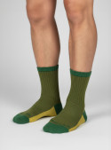 Calcetines verdes unisex de lana Merino con diseño clásico y tejido suave.