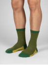 Calcetines verdes unisex de lana Merino con diseño clásico y tejido suave.