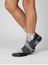 Calcetines negros unisex de diseño clásico con ajuste cómodo y tejido suave.