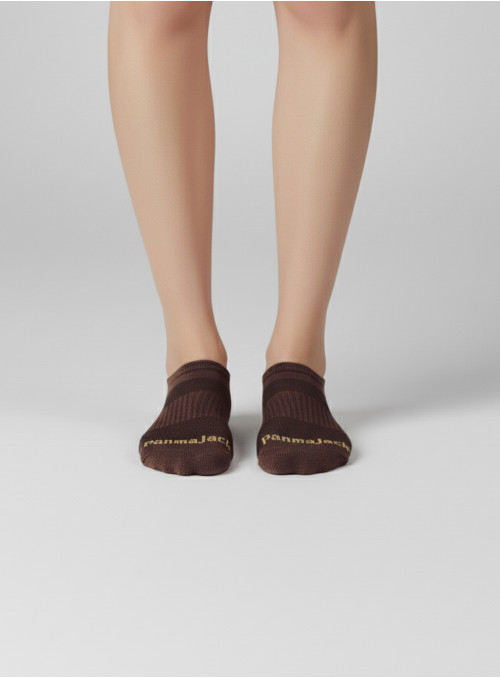 Combinables con zapatillas blancas, botines de cuero o shorts.