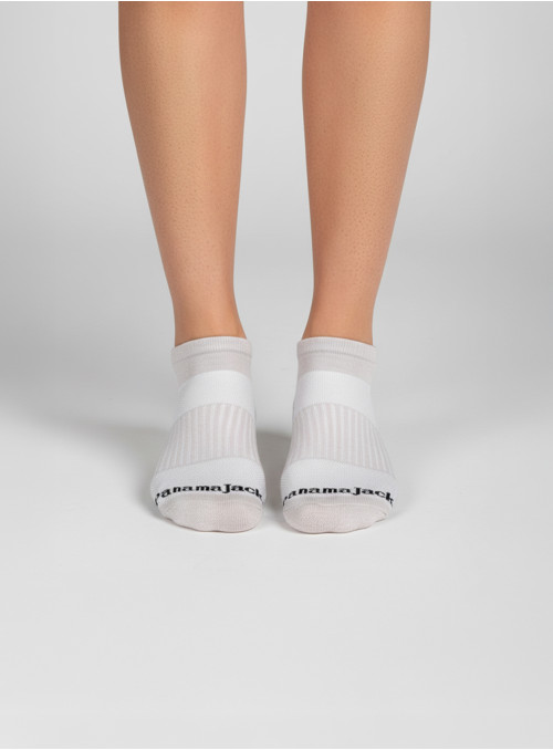 Mezcla suave de algodón, poliéster y elastano en calcetines unisex versátiles.