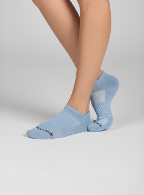Vista de la textura suave y resistente de los calcetines unisex azules para actividades cotidianas.