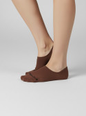 Calcetines unisex color café de diseño clásico, confeccionados con algodón para uso diario.