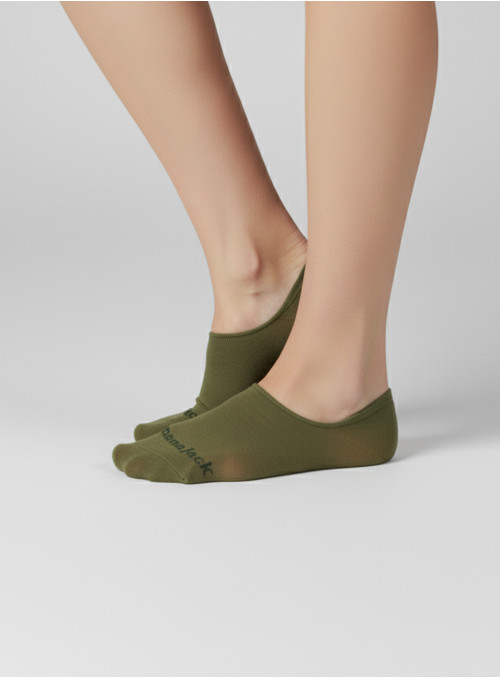 Textura de algodón y poliamida en calcetines oliva, estilo versátil.