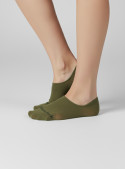Calcetines unisex oliva con tejido suave y elástico para ajuste cómodo.