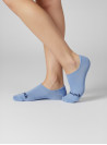 Calcetines unisex azul clásico, textura suave y elástica para ajuste cómodo.