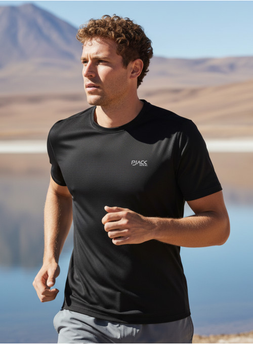 Polera negra de hombre en poliéster y spandex, diseño minimalista y ajuste flexible.