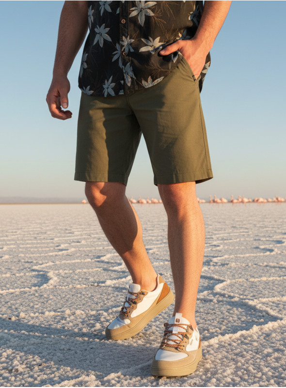 Short casual verde para hombre, confección suave y elástica.