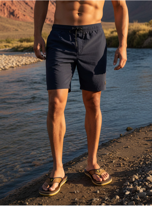 Traje azul de hombre en tejido ligero con acabado liso y caída limpia.