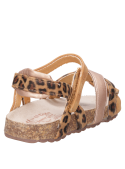 Calzado outdoor-urbano camel para niña, con correas textiles y punta abierta, perfecto para el verano.