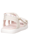 Sandalia casual sintética beige para niña, perfecta para un estilo relajado.