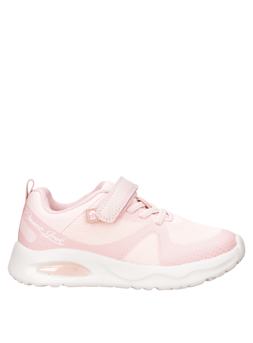 Calzado urbano rosado para niña, estilo casual, ideal para usar con shorts y parka delgada en días frescos.