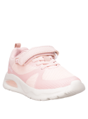 Calzado urbano rosado para niña, estilo casual, ideal para usar con shorts y parka delgada en días frescos.