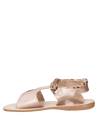 Sandalia camel para niña, con correas suaves, perfecta para actividades diarias al aire libre.