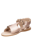 Sandalia infantil camel para niña, estilo casual, ideal para jugar y explorar la ciudad.