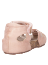 Calzado outdoor rosado para niña, construcción liviana y cómoda.