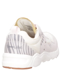 Zapatilla blanca de look limpio para niña, material textil, perfecta para actividades diarias.