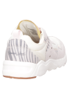 Zapatilla blanca de look limpio para niña, material textil, perfecta para actividades diarias.