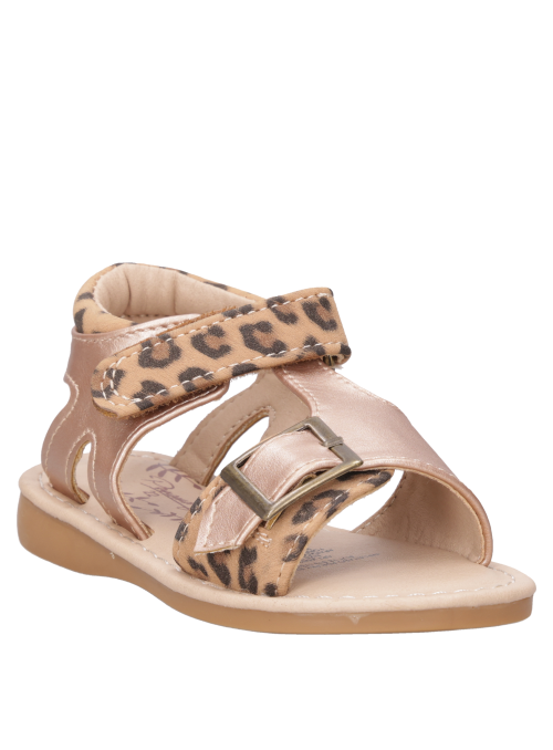 Sandalia de estilo casual en camel para niña, adecuada para días de juego y aventuras.
