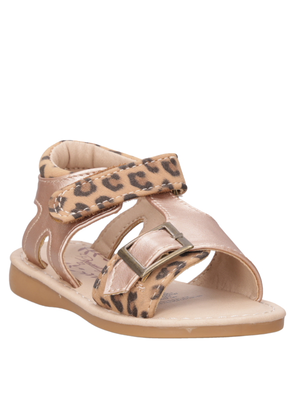 Sandalia de estilo casual en camel para niña, adecuada para días de juego y aventuras.