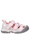Sandalia flexible gris para niña, diseño cómodo, perfecta para explorar calles y plazas.