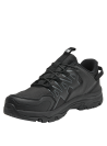Zapatilla outdoor unisex negra con diseño robusto, ideal para trekking y senderismo.