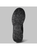 Zapatilla outdoor unisex negra con diseño robusto, ideal para trekking y senderismo.
