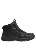 Botín de hombre negro, construcción waterproof, perfecto para aventuras en terrenos húmedos y difíciles.