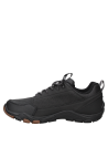 Zapato negro para hombre, diseño moderno, con suela ULTRACTION para excelente agarre en terrenos irregulares.