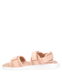 Calzado ligero textil rosado para niña, estilo casual, óptimo para combinar con shorts.