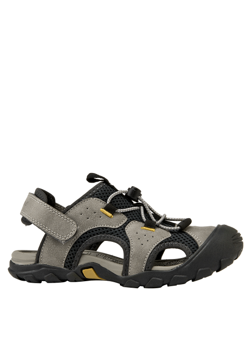 Sandalia de material sintético gris para niño, combinable con jeans y polera en días cálidos.