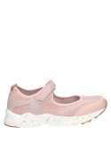 Zapatilla textil rosada para niña, estilo fresco, ideal para combinar con jeans y poleras livianas.