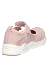 Calzado casual rosado para niña, confeccionado en textil, perfecto para el uso diario y aventuras.