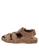 Calzado casual café para niño, taco plano de 1,4 cm, ideal para días frescos y aventuras.