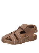 Sandalia urbana infantil café para niño, estilo casual, ideal para juegos y paseos.