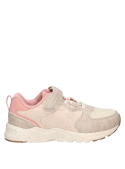 Zapatilla textil beige para niña, ideal para un look funcional y exploraciones urbanas.