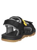 Calzado negro para niño, diseño de punta abierta, recomendado para escapadas de fin de semana.