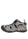 Sandalia outdoor gris para niño, diseño versátil, perfecta para actividades al aire libre.
