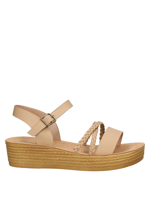 Calzado ligero beige para niña, estilo casual, recomendado para aventuras urbanas.