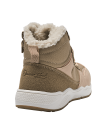 Calzado casual beige para niña, combina con jeans o calzas y parka.