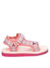 Calzado casual para niña en color rosado, diseño simple y fresco para el día a día.