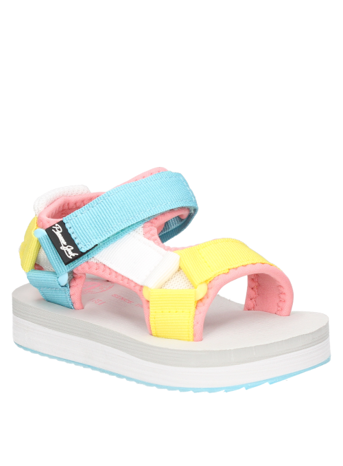 Sandalia casual multicolor para niña, estilo outdoor, ideal para paseos y juegos.