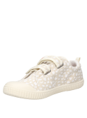 Zapatilla casual beige para niña, con punta redonda, perfecta para combinar con jeans o vestidos.