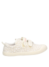 Zapatilla urbana beige para niña, estilo casual, ideal para actividades diarias y confort.