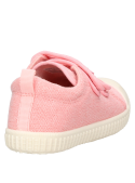 Calzado casual para niña en color rosado, ideal para actividades al aire libre y uso diario.