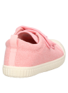 Calzado casual para niña en color rosado, ideal para actividades al aire libre y uso diario.
