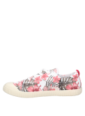 Zapatilla blanca casual para niña, diseño versátil, perfecta para combinar con jeans y shorts.