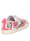 Calzado liviano blanco para niña, estilo fresco, recomendado para actividades diarias.