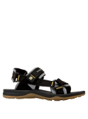 Sandalia deportiva negra para niño, estilo casual, ideal para actividades al aire libre.