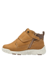 Botín plano camel para niño, estilo casual, suela de goma con buen agarre para mayor seguridad.